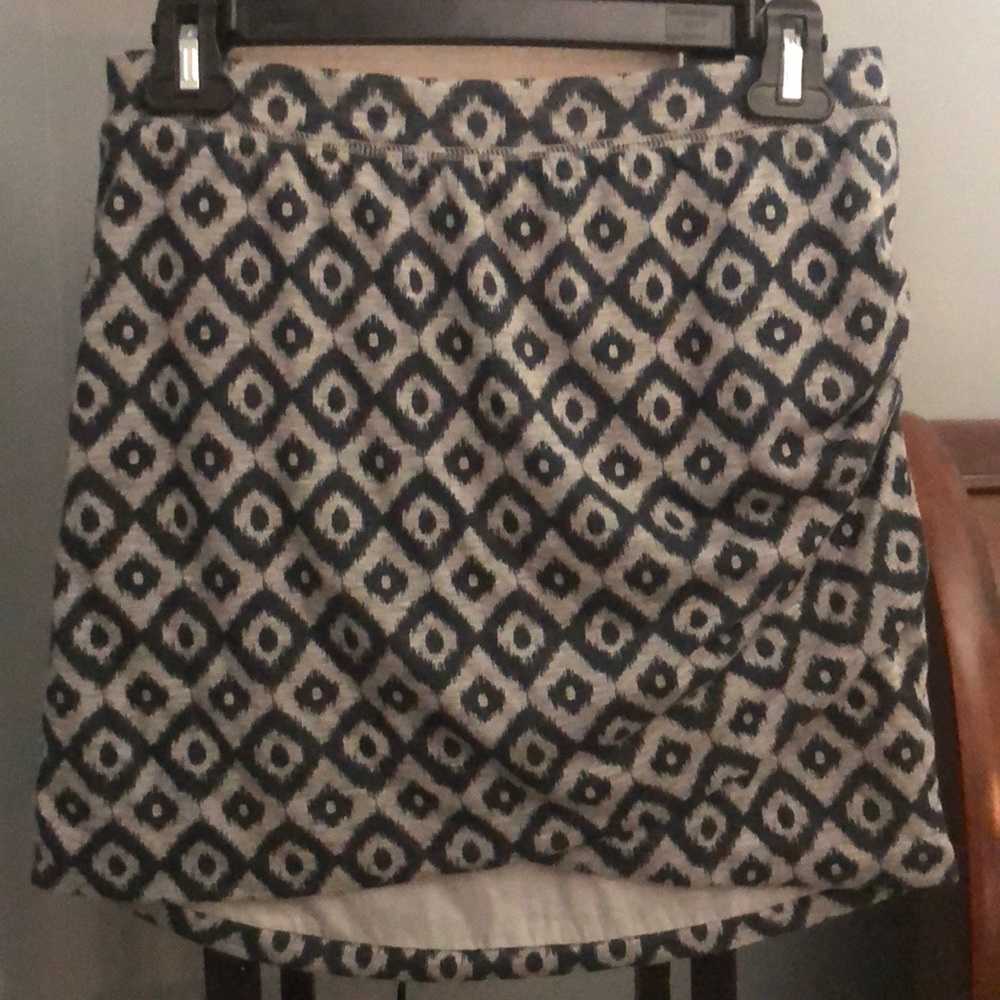 GAP geometric mini skirt.